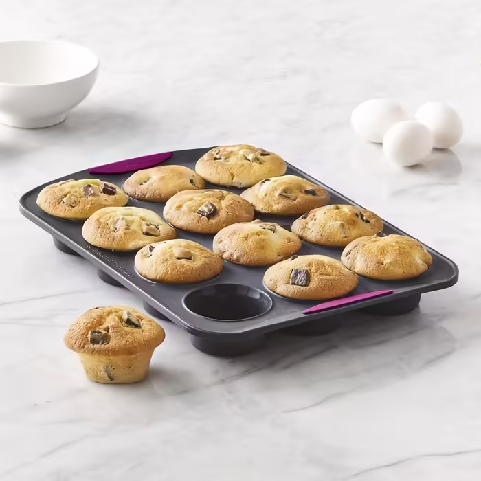 Trudeau Silicone Muffinform, 12 cups, Fuchsia (Model: 05115197KR)