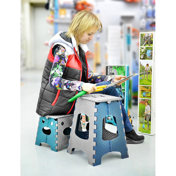 Складний стілець Stark – стілець-табурет, 120 кг, з ручкою, антиковзкий для кухні, ванної, саду та майстерні, компактний (сіро-блакитний), 27 см