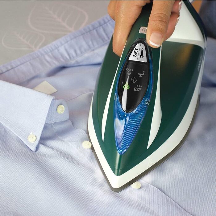 Polti Vaporella Express VE30.20, high-performance steam ironing station with up to 8 bar pump, ECO function, with One Temperature Technology and digital setting, White/Green Bianco E Verde