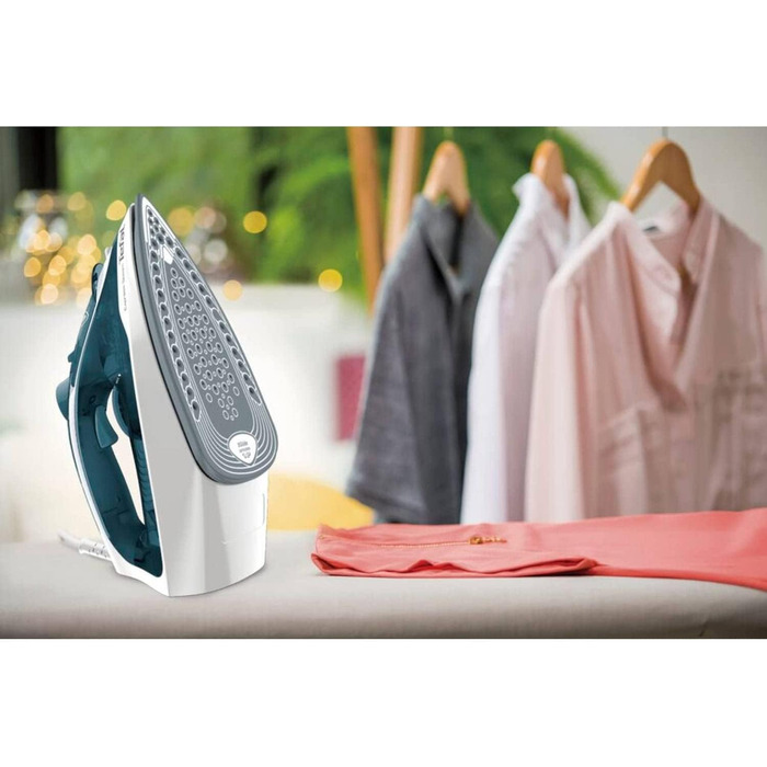 Tefal Express Power Iron Steam Iron with a powerful 185g steam burst, (XGlide Ceramic soleplate with three steam zones, 2400 Watt, drip stop, automatic steam quantity regulation) Durilium with lint remover
