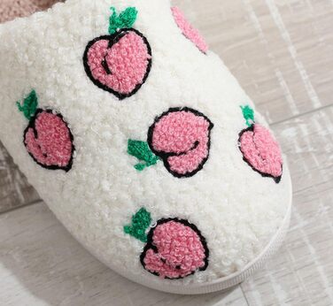 Тапочки домашні жіночі та чоловічі зимові теплі з м'якого фетру у формі полуниці. Зручні домашні тапочки з піною з пам'яті для пар. Білий колір (40/41 EU, персик)