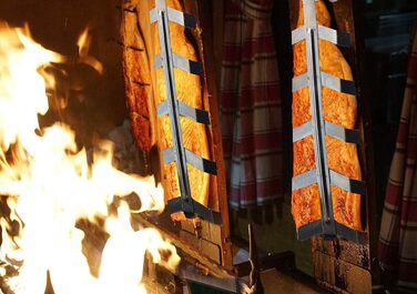 Набір дощок для запікання лосося з кедрового дерева Rosenstein & Söhne з підставкою з нержавіючої сталі, 2 шт.