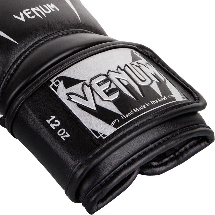 Боксерські рукавички Venum Giant 3.0 для муай-тай та кікбоксингу (12 Oz, чорний/срібний)