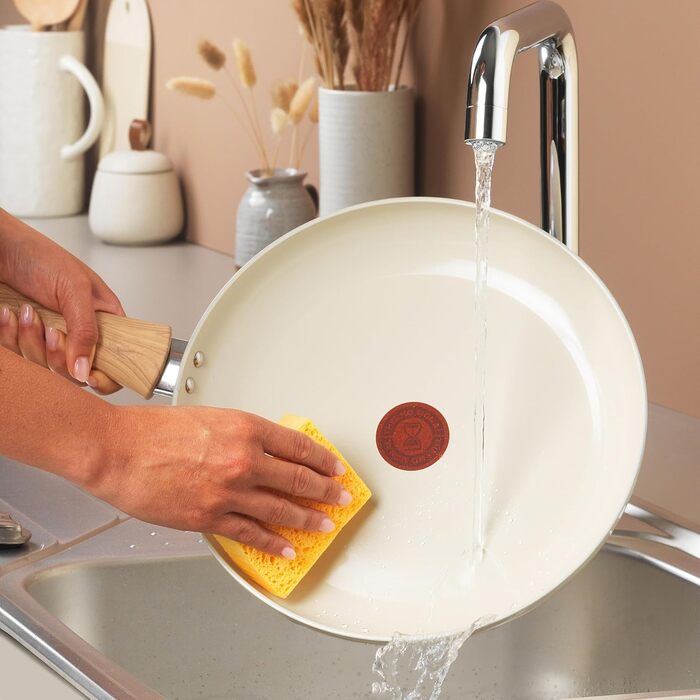 Набір посуду Tefal Cera Bright On 7 предметів: сковороди 20/24/28 см, каструля 16 см, каструля 24 см + кришки. Керамічне антипригарне покриття, алюмінієвий корпус (перероблений), індикатор нагріву Thermo Signal, для всіх типів плит, Бежево-сріблястий