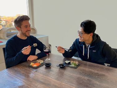 Набір для суші на 2 особи - чорний, 10 предметів: палички, шліфувальні дошки, підставки, миски. У подарунковій коробці.