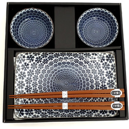 Набір для суші YUKI Original – японський набір для суші білого та блакитного кольорів з порцеляни (2 тарілки, 2 маленькі мисочки, 2 пари паличок) у подарунковій коробці