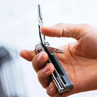 Leatherman Free T4 Multi-Tool - Magnetic, One-Handed, 12-Tool Pocket Knife