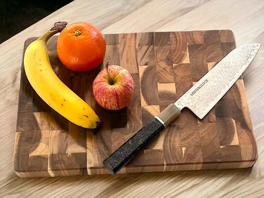 Premium Cutting Board made of Solid Acacia Wood - Antibacterial Wood & Dishwasher Safe - Ideal Kitchen Board for Hobby and Professional Chefs - 32.5 x 22.5 x 1.5 cm