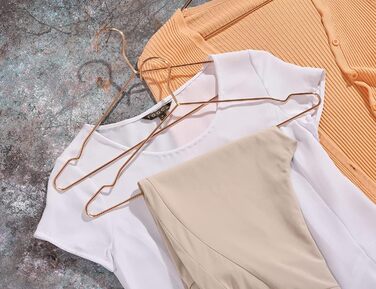 Amber Home 20-Piece 43cm Rose Gold Iron Clothes Hangers, Rose Gold Metal Clothes Hangers with Non-Slip Groove for Suit, T-Shirt, Shirt, Jacket, Dress, Pants, Robust and Durable