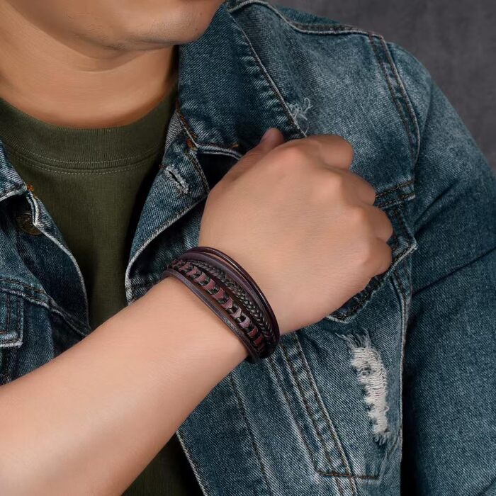 Чоловічий шкіряний браслет ручної роботи: ідеальний подарунок на Різдво, День батька, День святого Валентина, День народження. Браслет для чоловіків, колір коричневий, 9.0 дюймів.