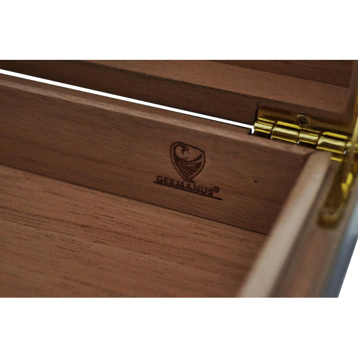 Вологомір для тютюну GERMANUS Reise Humidor чорного кольору з кедрової деревини, з Humidor Brevier в комплекті