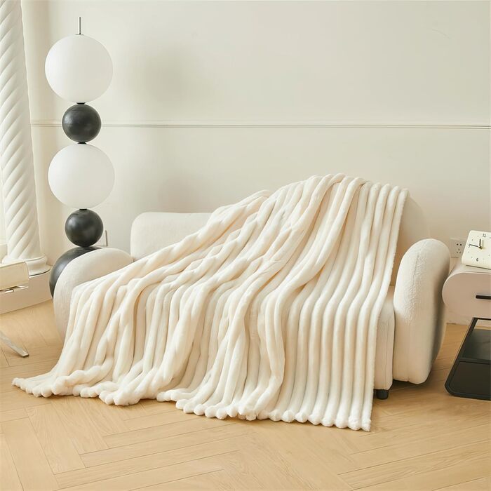 Тепла флісова ковдра 150x200 см - м'яка ковдра на ліжко та диван, ідеальний подарунок для мами, жінок та подруги (бежева)