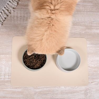 Підкладка під миску для котів та маленьких собак ne&no® - антиковзаюча, водовідштовхувальна, з веганської шкіри (60 x 40 см, світло-пісочний)