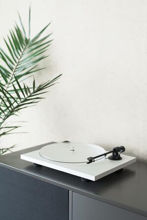 Pro-Ject Primary E Red: Вініловий програвач для аудіофілів, Plug & Play