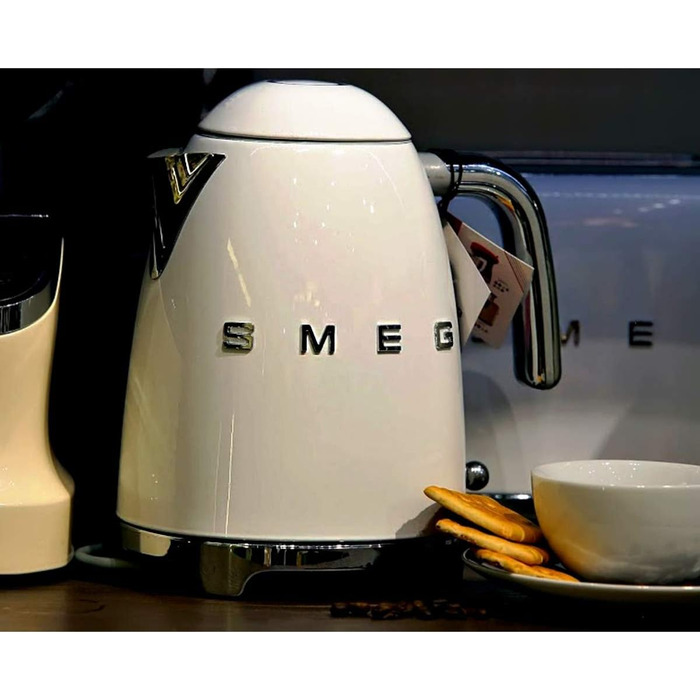 Електричний чайник Smeg KLF03WHEU 1.7л, 2400Вт, з фільтром від накипу та системою Soft-Opening, білий