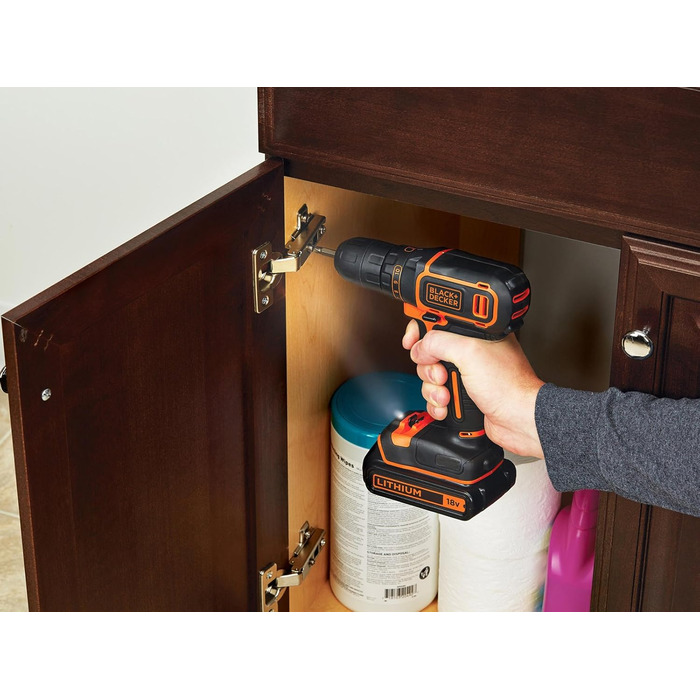 Акумуляторний дриль-шуруповерт BLACK+DECKER 18V з 2 акумуляторами 1.5Ah, швидкою зарядкою та 80 аксесуарами в кейсі