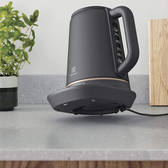 Електричний чайник Electrolux Explore 7 E7K1-6BP: акумуляторний, з регулюванням температури, 1.7 л, Black Pearl