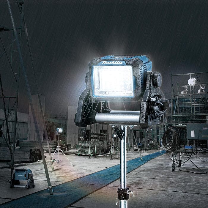 Світлодіодний прожектор Makita DML811 14,4-18В/230В, 3000 люмен, IP65, 3 режими яскравості, поворотний на 240°, без акумулятора та зарядного