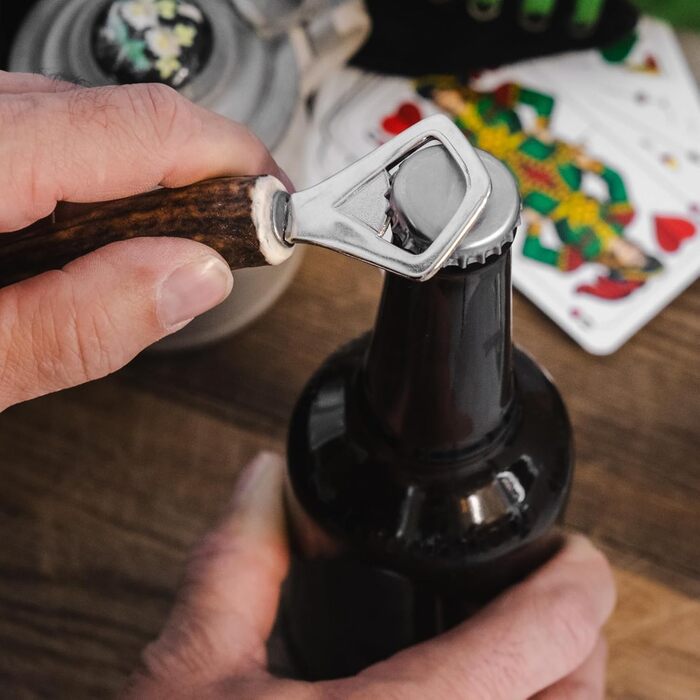 Bottle opener made of stag horn, with a handle made of genuine horn, traditional-style capsule opener, silver-plated decorative cap with edelweiss motif, ideal for traditional dress enthusiasts and hunters, as well as for a rustic home.