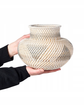 Ваза Beliani з пластику, 24 x 22 см