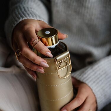 EQUA large drinking bottle with faux leather cover, 750 ml, made of borosilicate glass, BPA-free and leak-proof. (Golden)