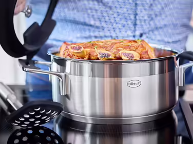 RÖSLE SILENCE PRO Cooking Pot, High-quality universal pot made of stainless steel 18/10, 24 cm, glass lid, internal scale, induction-compatible, dishwasher-safe, Silver/Black Ø 24 cm Cooking Pot