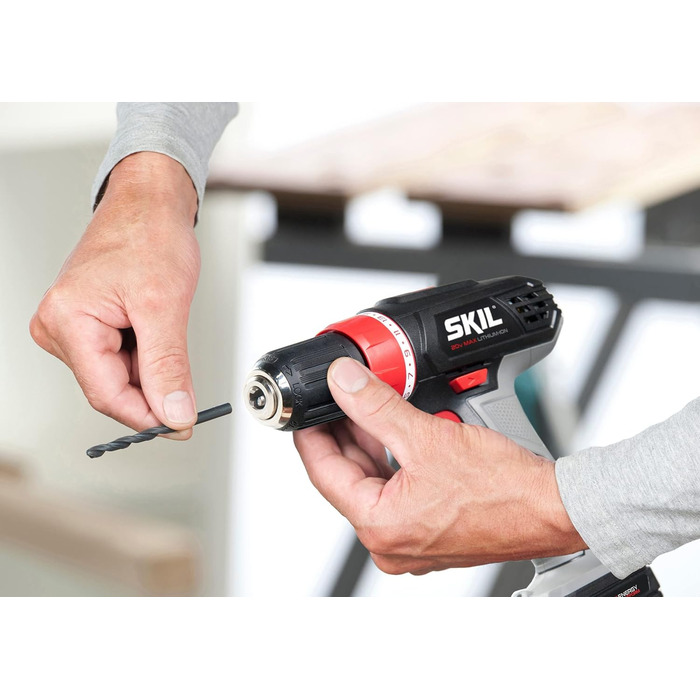 Акумуляторний дриль-шуруповерт SKIL 2842AA (18V, сірий) з акумулятором та зарядним пристроєм