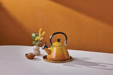 Le Creuset Kone Kettle with Whistle, Enameled Steel, 1.6 L, Nectar, 40101026720000