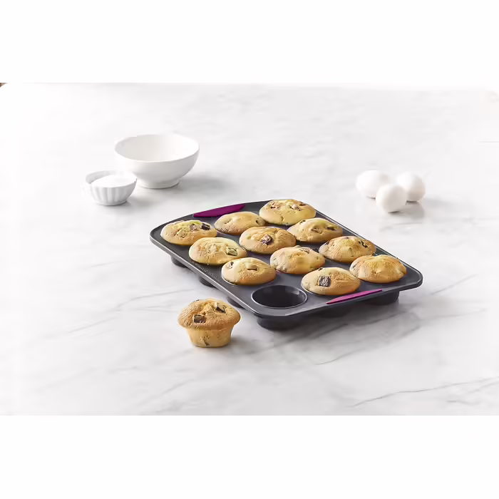 Trudeau Silicone Muffinform, 12 cups, Fuchsia (Model: 05115197KR)