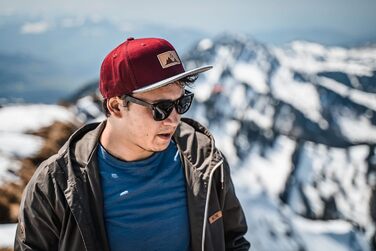 Кепка бейсболка Jumping Bird • Зручна, регульована, легко миється • Бордовий колір