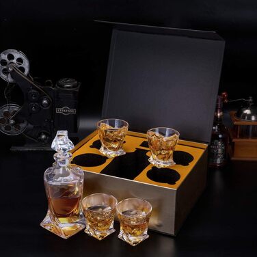 KANARS Whisky Decanter and Glasses Set, 800 ml Lead-Free Crystal Whiskey Decanter with 4x 300 ml Glasses, 5-Piece, Gift Box