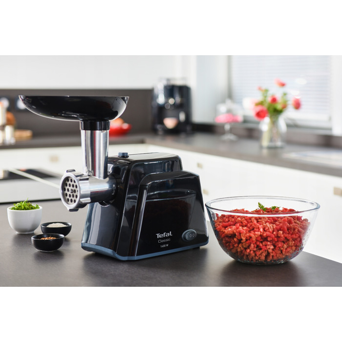 М'ясорубка Tefal NE105838 1400 Вт, 1,7 кг/хв, з насадкою для ковбас