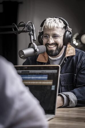 Шуре SM7B - Динамічний мікрофон для вокалу, радіо, подкастів та запису, XLR, теплий звук, чорний