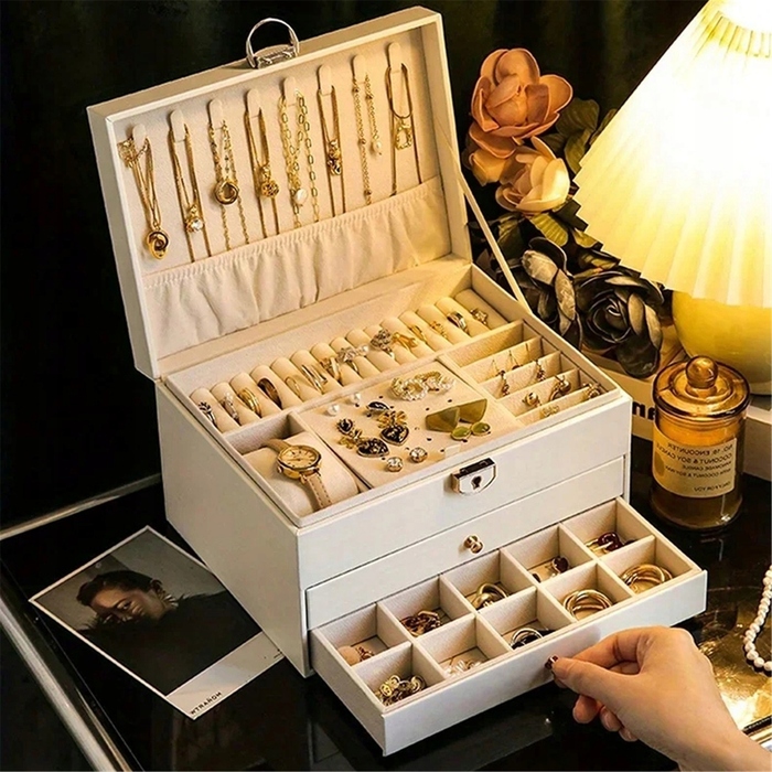 Елегантна шкатулка для прикрас у формі куфра — місткий органайзер-бокс