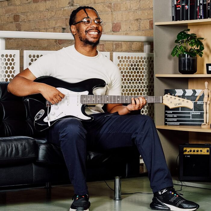 Електрогітара 3rd Avenue XF Full Size 4/4 з підсилювачем 10W, набором аксесуарів та чохлом (чорний)