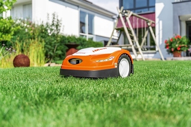 Робот-газонокосарка Stihl RMI 422, ширина косіння 20 см