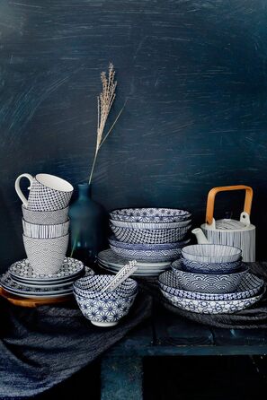 Набір для суші Tokyo Design Studio Nippon Blue (6 предметів): 2 тарілки для суші, 2 миски для соусу, 2 палички для їжі, японський дизайн, порцеляна, подарункова упаковка