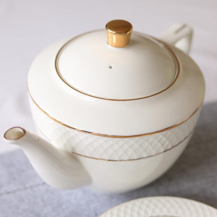 Wilmax - Teapot with Gold Pattern - 900ml - Porcelain Coffee Pot - High-Quality Tea Set - Ideal as a Gift - White - For Coffee, Tea - Ergonomic
