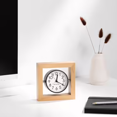 Navaris Analog Wooden Table Clock Square Design - 13.2 x 13.2 x 4.3cm - Analog Clock Without Ticking White Dial - Vintage Pointer Wooden Clock Light Brown