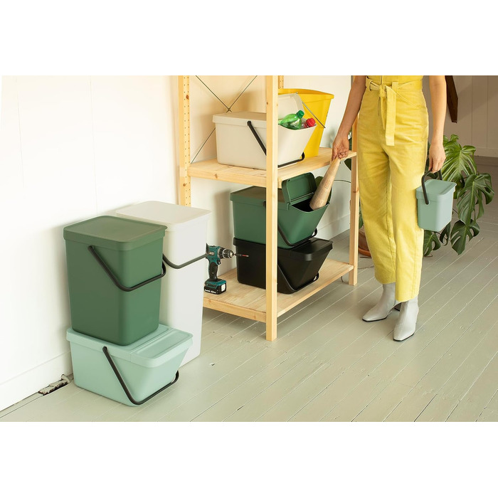 Сміттєвий кошик Brabantia Sort & Go з кришкою, 20 л, сірий — компактний контейнер для сортування відходів та тари