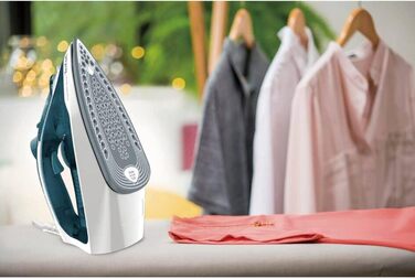 Tefal Express Power Iron Steam Iron with a powerful 185g steam burst, (XGlide Ceramic soleplate with three steam zones, 2400 Watt, drip stop, automatic steam quantity regulation) Durilium with lint remover