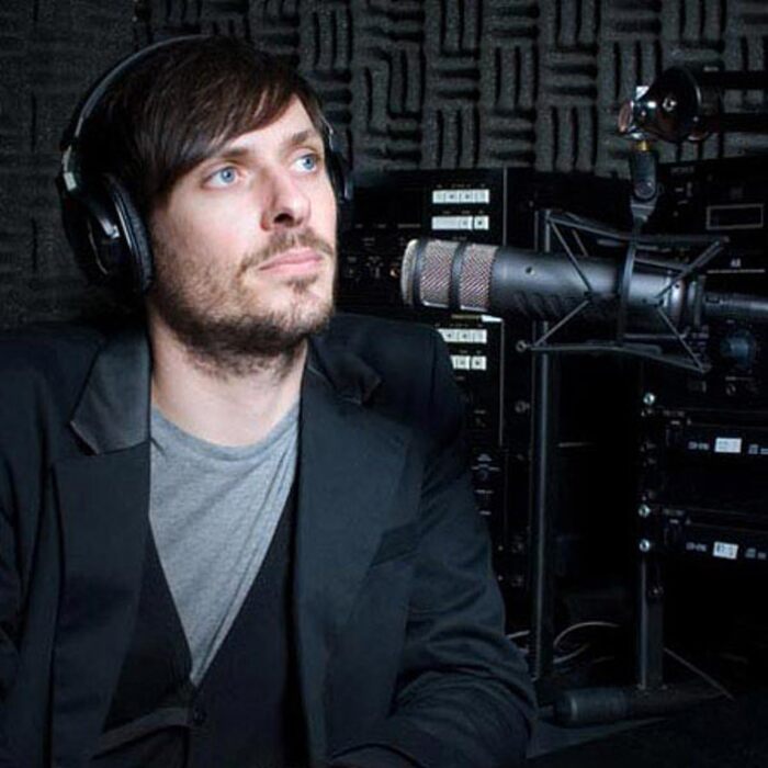 Мікрофон RØDE Procaster: професійний динамічний мікрофон з кріпленням для подкастів, стрімінгу, ігор та запису голосу (білий)