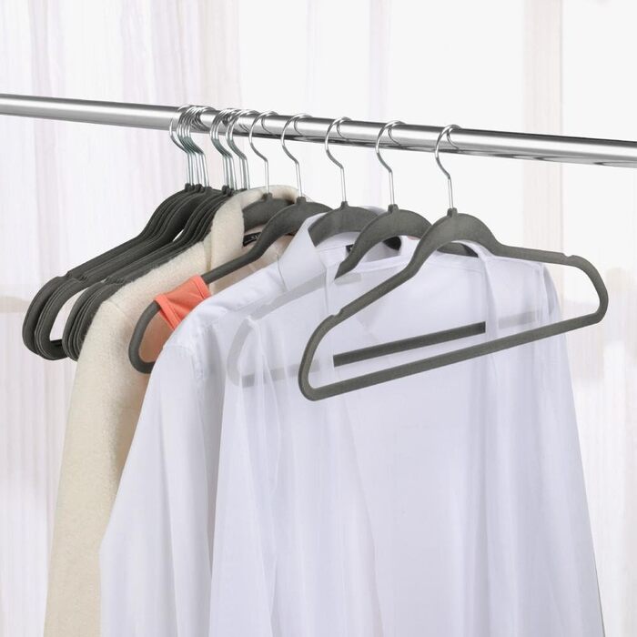 Yaheetech Velvet Clothes Hangers 100 Pack Suit Hangers Closet Hangers Non-Slip Surface Laundry Hangers with 360° Swivel Hook Grey