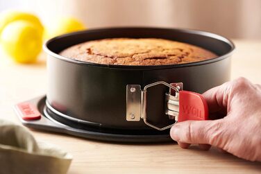 Woll Bakeware Springform, Ø 24 cm, with leak-proof base, quick-release latch, and heat-resistant silicone handles up to 230°C, PFAS-free, double-layer non-stick coating
