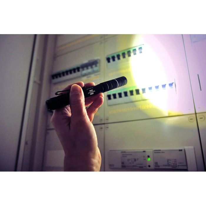 Акумуляторний LED ліхтар Brennenstuhl LuxPremium TL 210 AF з яскравим світлодіодом Osram, 200 лм, до 13 годин роботи, дальність 55 м, захист IP44 від пилу та бризок, ручний ліхтар