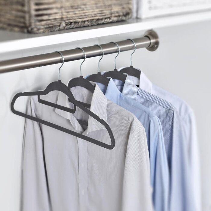 Yaheetech Clothes Hangers 100 Pack Hangers Suit Hangers Velvet Wardrobe Hangers Non-Slip Jacket Hangers Space-Saving with Bar