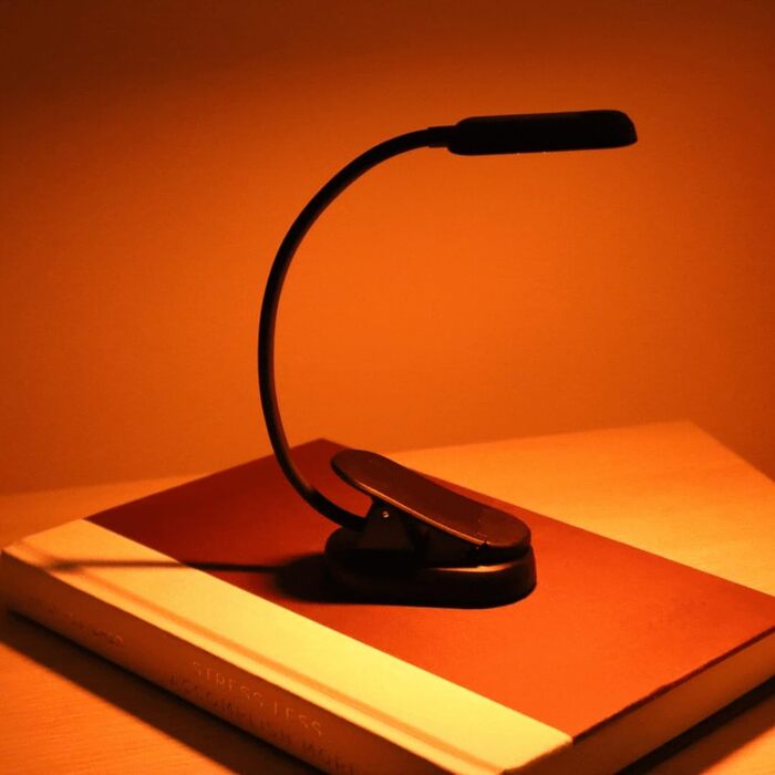 Світлодіодна кріпиться на книжку, янтарно-червона, для читання в ліжку – Янтарний (1600 K)/Червоний (625 nm) – 8 LED, до 30 годин роботи, USB-C зарядка, гнучка, перезаряджувана