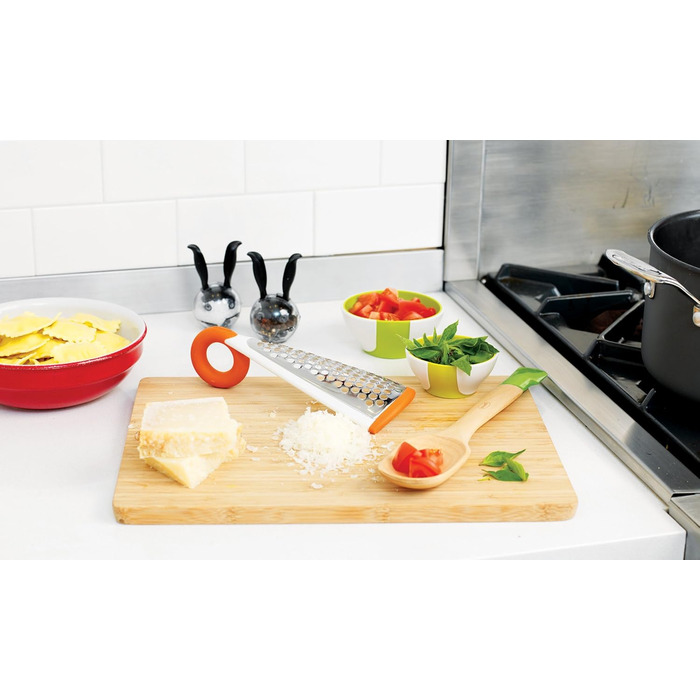 Солемолка Chef'n SaltBall з керамічним механізмом, пластикова, чорна/прозора, для спецій