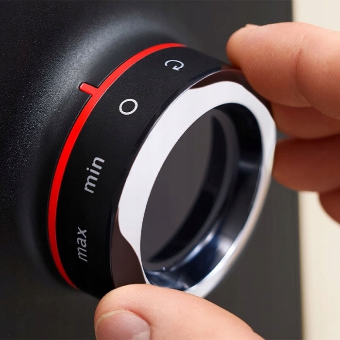 М'ясорубка Bosch MFWS440B: 3 диски, 4 тертки та насадка-наштовхувач
