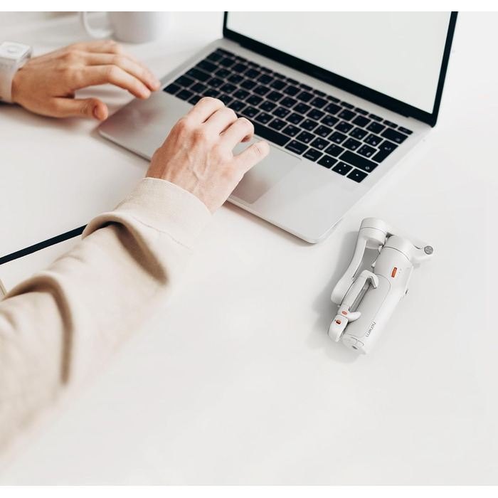 Hohem iSteady V3 - Стабілізатор для смартфона з контролером, AI-трекером та розсувним штативом, 3-осьовий